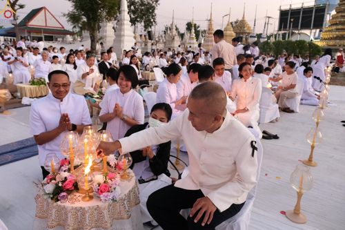 ภาพ No.294043:วันที่ 13 มกราคม พ.ศ. 2569 พิธีจุดประทีปถวายเป็นพุทธบูชา และบูชาธรรมมหาปูชนียาจารย์  (ภาพชุดที่ 2) ณ วัดสองพี่น้อง ต.ต้นตาล อ.สองพี่น้อง จ.สุพรรณบุรี ในโครงการธรรมยาตรา กตัญญูบูชา มหาปูชนียาจารย์ พระมงคลเทพมุนี(สด จนฺทสโร) พระผู้ปราบมาร อนุสรณ์สถาน 7 แห่