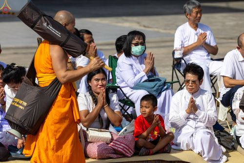 ภาพ No.287727:วันที่ 3 มกราคม พ.ศ. 2569 พิธีต้อนรับพระธรรมยาตรา ครั้งที่ 2 (ภาพชุดที่ 2) ในโครงการธรรมยาตรา กตัญญูบูชา มหาปูชนียาจารย์ พระมงคลเทพมุนี(สด จนฺทสโร) พระผู้ปราบมาร อนุสรณ์สถาน 7 แห่ง ปีที่ 14 ณ อนุสรณ์สถานมหาวิหารพระมงคลเทพมุนี (โลตัสแลนด์) อ.สองพี่น้อง จ.