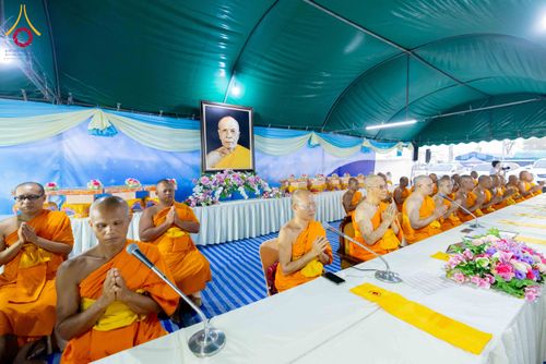 ภาพ No.300222:วันที่ 22 มกราคม พ.ศ. 2569 พิธีถวายภัตตาหารเป็นสังฆทาน แด่พระธรรมยาตรา ณ อนุสรณ์สถานบางปลา วัดบางปลา อำเภอบางเลน จังหวัดนครปฐม ในโครงการธรรมยาตรา กตัญญูบูชา มหาปูชนียาจารย์ พระมงคลเทพมุนี(สด จนฺทสโร) พระผู้ปราบมาร อนุสรณ์สถาน 7 แห่ง ปีที่ 14