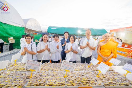 ภาพ No.301765:วันที่ 24 มกราคม พ.ศ. 2569 พิธีถวายภัตตาหารเป็นสังฆทาน แด่พระธรรมยาตรา ณ อนุสรณ์สถานบางปลา วัดบางปลา อำเภอบางเลน จังหวัดนครปฐม ในโครงการธรรมยาตรา กตัญญูบูชา มหาปูชนียาจารย์ พระมงคลเทพมุนี(สด จนฺทสโร) พระผู้ปราบมาร อนุสรณ์สถาน 7 แห่ง ปีที่ 14