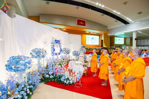 ภาพ No.90797:พิธีบำเพ็ญกุศลสวดพระอภิธรรม  อุบาสกถาวร พรหมถาวร (อุบาสกผู้ปั้นพระ) คืนที่ 3 วันจันทร์ที่ 16 ตุลาคม พ.ศ. 2566 ณ ห้องแก้วสารพัดนึก 1 สภาธรรมกายสากล วัดพระธรรมกาย จ.ปทุมธานี