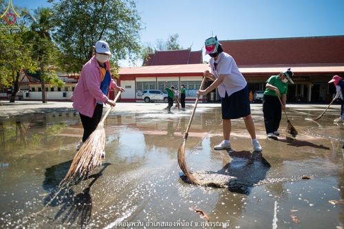 ภาพ No.69168:พระธรรมยาตรา ปฏิบัติศาสนกิจ ทำนุบำรุงศาสนสถาน, สวดธรรมจักร, ปฏิบัติธรรม ร่วมกับชุมชน,นักเรียนเด็กดีวีสตาร์ และร่วมพิธีทอดผ้าป่าบำรุงศาสนสถาน ในโครงการธรรมยาตรากตัญญูบูชา มหาปูชนียาจารย์ พระมงคลเทพมุนี(สด จนฺทสโร) พระผู้ปราบมาร อนุสรณ์สถาน 7 แห่ง ปีที่ 11