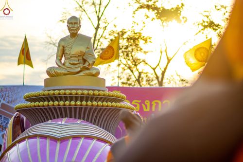 ภาพ No.72443:พิธีต้อนรับพระธรรมยาตรา ในโครงการธรรมยาตรากตัญญูบูชา มหาปูชนียาจารย์ พระมงคลเทพมุนี(สด จนฺทสโร) พระผู้ปราบมาร อนุสรณ์สถาน 7 แห่ง ปีที่ 11 วันที่ 18 มกราคม พ.ศ. 2566 ณ อนุสรณ์สถานลำดับที่ 4 สถานที่เกิดด้วยกายธรรม วัดโบสถ์ (บน) บางคูเวียง อ.บางกรวย จ.นนทบุ