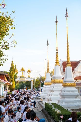 ภาพ No.73252:พิธีจุดประทีปถวายเป็นพุทธบูชา และบูชาธรรมมหาปูชนียาจารย์ ในโครงการธรรมยาตรากตัญญูบูชา มหาปูชนียาจารย์ พระมงคลเทพมุนี(สด จนฺทสโร) พระผู้ปราบมาร ปีที่ 11 ณ อนุสรณ์สถานลำดับที่ 4 สถานที่เกิดด้วยกายธรรม วัดโบสถ์ (บน) บางคูเวียง อ.บางกรวย จ.นนทบุรี วันที่ 21 