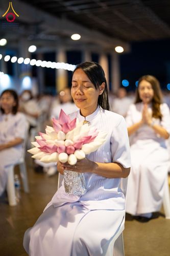 ภาพ No.286753:วันอาสาฬหบูชา วันพฤหัสบดีที่ 10 กรกฏาคม พ.ศ.2568  พิธีเวียนประทักษิณรอบพระมหาธรรมกายเจดีย์ , พิธีฉลองชัยสวดมนต์บทธัมมจักกัปปวัตตนสูตร ครบ 7,520,000,000 จบ ณ มหารัตนวิหารคด วัดพระธรรมกาย