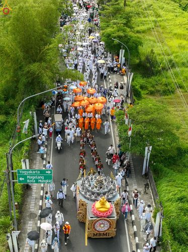 ภาพ No.331757:วันอาทิตย์ที่ 31 พฤษภาคม พ.ศ. 2569 การเดินขบวนพาเหรดงานเฉลิมฉลอง เทศกาลวิสาขบูชานานาชาติ ประเทศอินโดนีเซีย