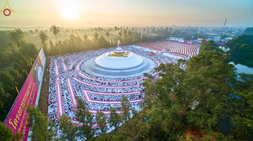 ภาพ No.70534:พิธีตักบาตรพระธรรมยาตราฯ ในโครงการธรรมยาตรากตัญญูบูชา มหาปูชนียาจารย์ พระมงคลเทพมุนี(สด จนฺทสโร) พระผู้ปราบมาร ปีที่ 11 ณ อนุสรณ์สถานลำดับที่ 2 สถานที่ตั้งมโนปณิธานบวชตลอดชีวิต อนุสรณ์สถานคลองบางนางแท่น อ.สามพราน จ.นครปฐม วันที่ 14 มกราคม พ.ศ. 2566