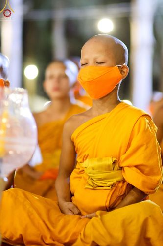 ภาพ No.69339:พิธีจุดประทีปถวายเป็นพุทธบูชา และบูชาธรรมมหาปูชนียาจารย์ ในโครงการธรรมยาตรากตัญญูบูชา มหาปูชนียาจารย์ พระมงคลเทพมุนี(สด จนฺทสโร) พระผู้ปราบมาร ปีที่ 11 ณ อนุสรณ์สถานมหาวิหารพระมงคลเทพมุนี อ.สองพี่น้อง จ.สุพรรณบุรี