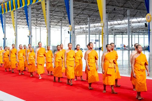 ภาพ No.338952:วันอาทิตย์ที่ 12 กรกฎาคม พ.ศ.2569 พิธีมุทิตาผู้สอบได้เปรียญธรรม ประโยค 1-2 ถึง ป.ธ.9 และ บ.ศ.1-2 ถึง บ.ศ.6 สำนักศาสนศึกษาวัดพระธรรมกาย ประจำปี 2569, พิธีมอบตราตั้งแต่งตั้งอาจารย์ใหญ่ สำนักศาสนศึกษาวัดพระธรรมกาย