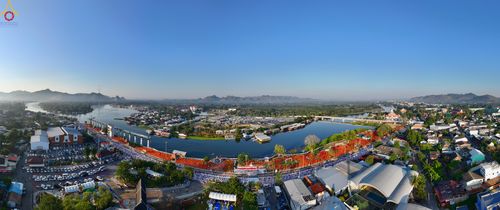 ภาพ No.284160:วันเสาร์ที่ 20 ธันวาคม พ.ศ.2568  พิธีตักบาตรพระ 10,000 รูป เนื่องในโอกาส 194 ปี จังหวัดกาญจนบุรี และอุทิศส่วนกุศลให้แด่บรรพชนทั้งหลาย บริเวณถนนสองแคว (Skywalk) เมืองกาญจนบุรี