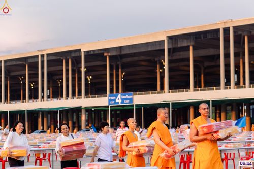 ภาพ No.322729:วันที่ 15-18 เมษายน พ.ศ.2569 การเเตรียมโต๊ะฉัน , เตรียมจุดพักค้าง , เรียงเก้าอี้ , เรียงกล่องไทยธรรม  เพื่องานถวายมหาสังฆทาน 40,000 กว่าวัดทั่วประเทศ วันคุ้มครองโลก 22 เมษายน พ.ศ.2569 วัดพระธรรมกาย