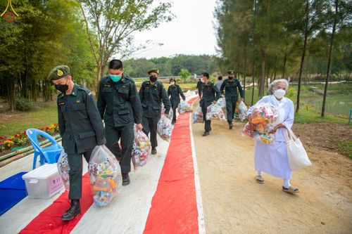 ภาพ No.68567:พิธีเจริญพระพุทธมนต์และตักบาตรพระ ๑,๐๐๐ รูป บำเพ็ญกุศลเพื่อถวายพระพรชัยแด่ สมเด็จพระเจ้าลูกเธอเจ้าฟ้าพัชรกิติยาภา นเรนทิราเทพยวดี กรมหลวงราชสาริณีสิริพัชร มหาวัชรราชธิดา และ ฉลองเมืองลำปาง ๑,๓๔๒ ปี วันศุกร์ที่ ๓๐ ธันวาคม พ.ศ.๒๕๖๕ ณ ศูนย์ปฏิบัติธรรมลำปาง 