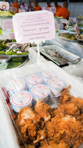 ภาพ No.73776:พิธีถวายภัตตาหารเป็นสังฆทาน แด่คณะพระธรรมยาตราฯ ในโครงการธรรมยาตรากตัญญูบูชา มหาปูชนียาจารย์ พระมงคลเทพมุนี(สด จนฺทสโร) พระผู้ปราบมาร อนุสรณ์สถาน 7 แห่ง ปีที่ 11 วันที่ 22 มกราคม พ.ศ. 2566