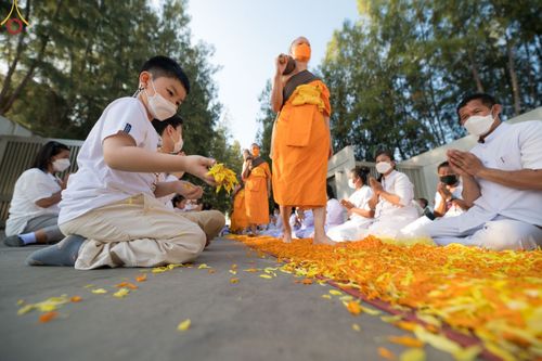 ภาพ No.70843:พิธีต้อนรับพระธรรมยาตรา ในโครงการธรรมยาตรากตัญญูบูชา มหาปูชนียาจารย์ พระมงคลเทพมุนี(สด จนฺทสโร) พระผู้ปราบมาร อนุสรณ์สถาน 7 แห่ง ปีที่ 11 วันที่ 14 มกราคม พ.ศ. 2566 ณ อนุสรณ์สถานลำดับที่ 3 สถานที่เกิดในเพศสมณะ วัดสองพี่น้อง อ.สองพี่น้อง จ.สุพรรณบุรี