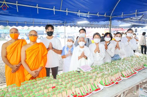 ภาพ No.74006:พิธีถวายภัตตาหารเป็นสังฆทาน แด่คณะพระธรรมยาตราฯ ในโครงการธรรมยาตรากตัญญูบูชา มหาปูชนียาจารย์ พระมงคลเทพมุนี(สด จนฺทสโร) พระผู้ปราบมาร อนุสรณ์สถาน 7 แห่ง ปีที่ 11 วันที่ 24 มกราคม พ.ศ. 2566