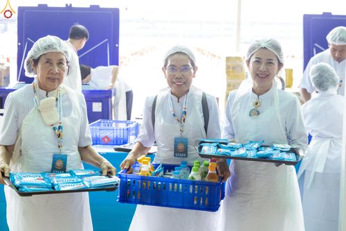 ภาพ No.323715:วันที่ 22 เมษายน พ.ศ.2569(วันคุ้มครองโลก) งานถวายมหาสังฆทาน 40,000 กว่าวัดทั่วประเทศ คณะสงฆ์ฉันภัตตาหารเพล