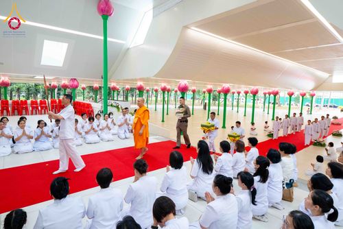 ภาพ No.308992:วันอาทิตย์ที่ 8 กุมภาพันธ์ พ.ศ. 2569  พิธีต้อนรับพระบัญชาสมเด็จพระสังฆราช แต่งตั้ง  “พระครูปลัดรัตนวีรวัฒน์” (รังสฤษดิ์ อิทฺธิจินฺตโก) เจ้าอาวาสวัดพระธรรมกาย ให้ดำรงตำแหน่ง “ที่ปรึกษาเจ้าคณะจังหวัดปทุมธานี”