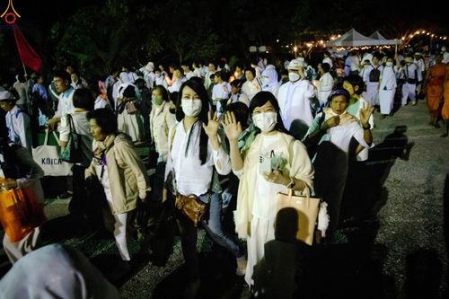 ภาพ No.292202:วันที่ 10 มกราคม พ.ศ. 2569 พิธีจุดประทีปถวายเป็นพุทธบูชา และบูชาธรรมมหาปูชนียาจารย์  ณ อนุสรณ์สถานคลองบางนางแท่น อ.สามพราน จ.นครปฐม ในโครงการธรรมยาตรา กตัญญูบูชา มหาปูชนียาจารย์ พระมงคลเทพมุนี(สด จนฺทสโร) พระผู้ปราบมาร อนุสรณ์สถาน 7 แห่ง ปีที่ 14