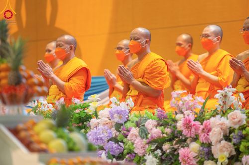 ภาพ No.92197:พิธีบูชาข้าวพระ ในวันทอดกฐินสามัคคี อาทิตย์ต้นเดือนที่ 5 พฤศจิกายน พ.ศ. 2566 ณ วัดพระธรรมกาย จ.ปทุมธานี