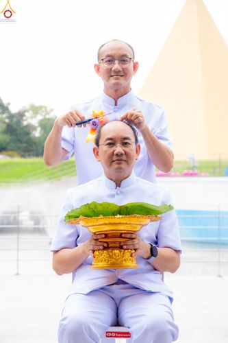 ภาพ No.330166:วันที่ 30 พฤษภาคม พ.ศ.2569 พิธีตัดปอยผมและปลงผม อุบาสกอุปสมบทอุทิศชีวิต 11 ท่าน ณ โบสถ์พระไตรปิฎก วัดพระธรรมกาย จังหวัดปทุมธานี