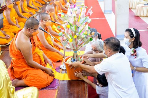 ภาพ No.71676:พระธรรมยาตรา ปฏิบัติศาสนกิจ ทำนุบำรุงศาสนสถาน, สวดธรรมจักร ,ปฏิบัติธรรม ร่วมกับชุมชน,นักเรียนเด็กดีวีสตาร์ และร่วมพิธีทอดผ้าป่าบำรุงศาสนสถาน ในโครงการธรรมยาตรากตัญญูบูชา มหาปูชนียาจารย์ พระมงคลเทพมุนี(สด จนฺทสโร) พระผู้ปราบมาร อนุสรณ์สถาน 7 แห่ง ปีที่ 11