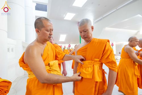 ภาพ No.321380:วันเสาร์ที่ 11 เมษายน พ.ศ.2569 พิธีขอบรรพชา พิธีขอสรณคมณ์และศีล, พิธีถวายบาตร พิธีอุปสมบท โครงการอุปสมบทหมู่ บูชาธรรมหลวงพ่อธัมมชโย พ.ศ.2569 โครงการอุปสมบทหมู่ธรรมทายาท ระดับอุดมศึกษา รุ่น 53 (ภาคฤดูร้อน) ณ วัดพระธรรมกาย ปทุมธานี