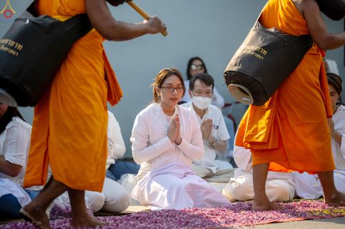 ภาพ No.295068:วันที่ 14 มกราคม พ.ศ. 2569 พิธีต้อนรับพระธรรมยาตรา อนุสรณ์สถานลำดับที่ 4  สถานที่เกิดด้วยกายธรรม ณ วัดโบสถ์บน ต.บางคูเวียง จ.นนทบุรี ในโครงการธรรมยาตรา กตัญญูบูชา มหาปูชนียาจารย์ พระมงคลเทพมุนี(สด จนฺทสโร) พระผู้ปราบมาร อนุสรณ์สถาน 7 แห่ง ปีที่ 14