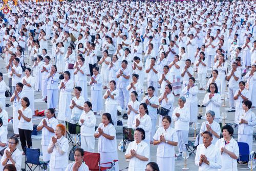 ภาพ No.307537:วันที่ 31 มกราคม พ.ศ. 2569 พิธีจุดประทีปธรรมถวายเป็นพุทธบูชา  และบูชาธรรมมหาปูชนียาจารย์ (ภาพชุดที่ 2) ณ วัดพระธรรมกาย ปทุมธานี ในโครงการธรรมยาตรา กตัญญูบูชา มหาปูชนียาจารย์ พระมงคลเทพมุนี(สด จนฺทสโร) พระผู้ปราบมาร อนุสรณ์สถาน 7 แห่ง ปีที่ 14