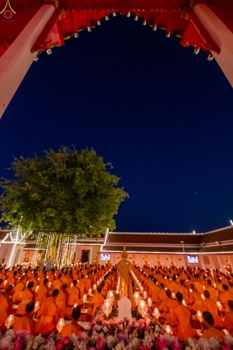 ภาพ No.294119:วันที่ 13 มกราคม พ.ศ. 2569 พิธีจุดประทีปถวายเป็นพุทธบูชา และบูชาธรรมมหาปูชนียาจารย์  (ภาพชุดที่ 2) ณ วัดสองพี่น้อง ต.ต้นตาล อ.สองพี่น้อง จ.สุพรรณบุรี ในโครงการธรรมยาตรา กตัญญูบูชา มหาปูชนียาจารย์ พระมงคลเทพมุนี(สด จนฺทสโร) พระผู้ปราบมาร อนุสรณ์สถาน 7 แห่