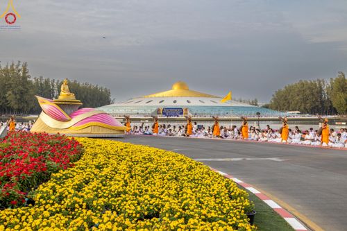 ภาพ No.120256:พิธีต้อนรับพระธรรมยาตรา ในโครงการธรรมยาตรา กตัญญูบูชา มหาปูชนียาจารย์ พระมงคลเทพมุนี(สด จนฺทสโร) พระผู้ปราบมาร อนุสรณ์สถาน 7 แห่ง ปีที่ 12 วันที่ 28 มกราคม พ.ศ. 2567 ณ วัดพระธรรมกาย จ.ปทุมธานี