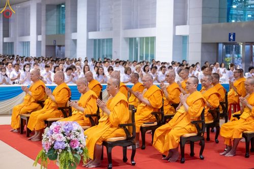 ภาพ No.160364:พิธีทอดผ้าป่าสมทบกฐินวัดพระธรรมกาย และสมทบกฐิน 30,000 วัดทั่วไทย ครั้งที่ 3 ณ สภาธรรมกายสากล วัดพระธรรมกาย วันพฤหัสบดีที่ 10 ตุลาคม พ.ศ. 2567