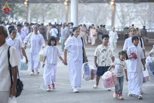 ภาพ No.308176:วันที่ 1  กุมภาพันธ์ พ.ศ. 2569 พิธีตักบาตรข้าวสารอาหารแห้ง ณ บ้านแก้วเรือนทองคุณยาย สภาธรรมกายสากล วัดพระธรรมกาย