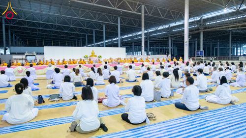 ภาพ No.303123:วันที่ 26 มกราคม พ.ศ. 2569 พิธีถวายภัตตาหารเป็นสังฆทาน แด่พระธรรมยาตรา ณ วัดพระธรรมกาย  จังหวัดปทุมธานี ในโครงการธรรมยาตรา กตัญญูบูชา มหาปูชนียาจารย์ พระมงคลเทพมุนี(สด จนฺทสโร) พระผู้ปราบมาร อนุสรณ์สถาน 7 แห่ง ปีที่ 14