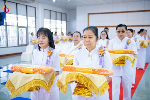 ภาพ No.278400:วันพุธที่ 10 ธันวาคม พ.ศ.2568  พิธีทอดผ้าป่าเพื่อสนับสนุนโครงการตักบาตรพระ 10,000 รูป เมืองกาญจนบุรี ณ อาคารปลูกศรัทธา วัดพระธรรมกาย