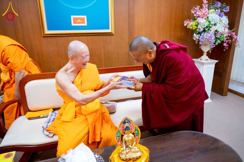 ภาพ No.317560:วันอังคารที่ 24 มีนาคม พ.ศ.2569  หลวงพ่อทัตตชีโว รองเจ้าอาวาส วัดพระธรรมกาย ต้อนรับปฏิสันถารคณะลามะจากทิเบต