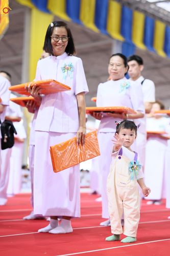 ภาพ No.318489:วันอาทิตย์ต้นเดือนที่ 5 เมษายน พ.ศ.2569 พิธีทอดผ้าป่าสมทบมหาสังฆทาน 40,000 กว่าวัดทั่วประเทศ ณ สภาธรรมกายสากล วัดพระธรรมกาย