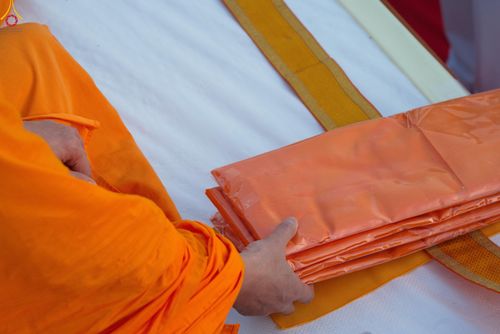 ภาพ No.282604:วันเสาร์ที่ 20 ธันวาคม พ.ศ.2568 พิธีตักบาตรพระ 10,000 รูป (ชุด 2) เนื่องในโอกาส 194 ปี จังหวัดกาญจนบุรี และอุทิศส่วนกุศลให้แด่บรรพชนทั้งหลาย บริเวณถนนสองแคว (Skywalk) เมืองกาญจนบุรี