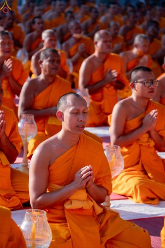 ภาพ No.293948:วันที่ 14 มกราคม พ.ศ. 2569 พิธีจุดประทีปถวายเป็นพุทธบูชา และบูชาธรรมมหาปูชนียาจารย์  ณ วัดสองพี่น้อง ต.ต้นตาล อ.สองพี่น้อง จ.สุพรรณบุรี ในโครงการธรรมยาตรา กตัญญูบูชา มหาปูชนียาจารย์ พระมงคลเทพมุนี(สด จนฺทสโร) พระผู้ปราบมาร อนุสรณ์สถาน 7 แห่ง ปีที่ 14