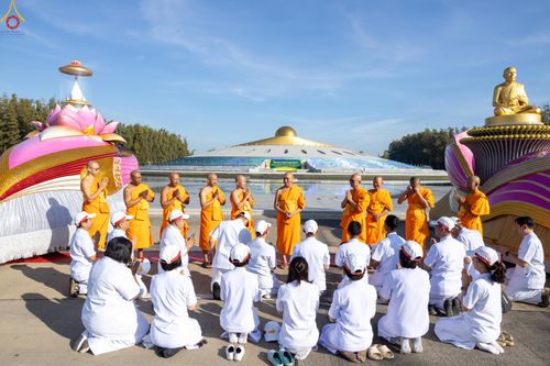 ภาพ No.295948:ภาพเบื้องหลังอาสาสมัครรวมใจ ชุดที่ 1 ในโครงการธรรมยาตรา กตัญญูบูชา มหาปูชนียาจารย์ พระมงคลเทพมุนี(สด จนฺทสโร) พระผู้ปราบมาร อนุสรณ์สถาน 7 แห่ง ปีที่ 14