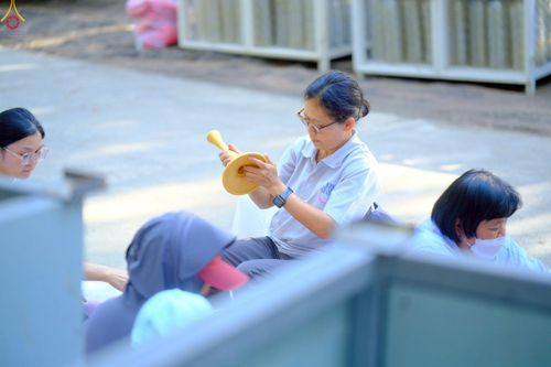 ภาพ No.296169:ภาพเบื้องหลังอาสาสมัครรวมใจ ชุดที่ 2 ในโครงการธรรมยาตรา กตัญญูบูชา มหาปูชนียาจารย์ พระมงคลเทพมุนี(สด จนฺทสโร) พระผู้ปราบมาร อนุสรณ์สถาน 7 แห่ง ปีที่ 14