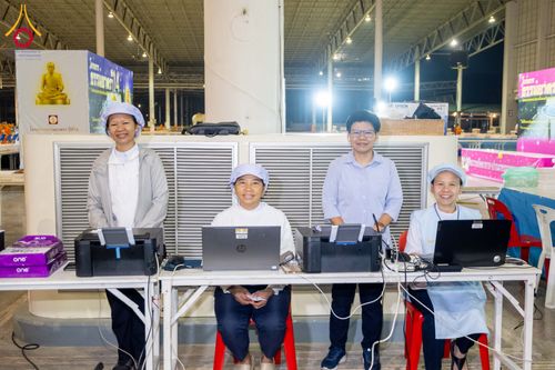 ภาพ No.303447:วันที่ 27 มกราคม พ.ศ. 2569 พิธีถวายภัตตาหารเป็นสังฆทาน แด่พระธรรมยาตรา ณ วัดพระธรรมกาย  จังหวัดปทุมธานี ในโครงการธรรมยาตรา กตัญญูบูชา มหาปูชนียาจารย์ พระมงคลเทพมุนี(สด จนฺทสโร) พระผู้ปราบมาร อนุสรณ์สถาน 7 แห่ง ปีที่ 14