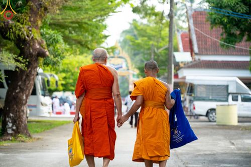 ภาพ No.311039:วันพฤหัสบดีที่ 26 กุมภาพันธ์ พ.ศ. 2569 พิธีถวายสังฆทานแด่คณะสงฆ์ 323 วัด ปีที่ 22 ครั้งที่ 182 พิธีมอบกองทุนหนุนแรงใจช่วยครูใต้ ปีที่ 19 ครั้งที่ 145 และพิธีทำบุญอุทิศส่วนกุศลให้ผู้วายชนม์