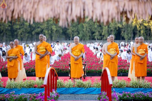 ภาพ No.280918:วันที่ 28 ธันวาคม พ.ศ.2568 กิจกรรมเก็บดอกแพงรวย ณ ทุ่งสวรรค์ตะวันฉาย วัดพระธรรมกาย