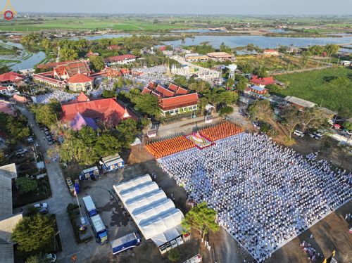 ภาพ No.293880:วันที่ 14 มกราคม พ.ศ. 2569 พิธีจุดประทีปถวายเป็นพุทธบูชา และบูชาธรรมมหาปูชนียาจารย์  ณ วัดสองพี่น้อง ต.ต้นตาล อ.สองพี่น้อง จ.สุพรรณบุรี ในโครงการธรรมยาตรา กตัญญูบูชา มหาปูชนียาจารย์ พระมงคลเทพมุนี(สด จนฺทสโร) พระผู้ปราบมาร อนุสรณ์สถาน 7 แห่ง ปีที่ 14