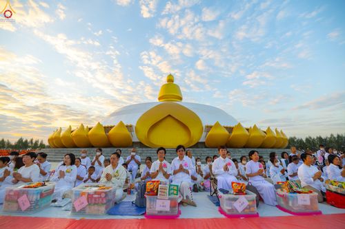 ภาพ No.302459:วันที่ 24 มกราคม พ.ศ. 2569 พิธีตักบาตรพระธรรมยาตรา ณ อนุสรณ์สถานลำดับที่ 5 สถานที่เผยแผ่วิชชาธรรมกายครั้งแรก อนุสรณ์สถานบางปลา วัดบางปลา อำเภอบางเลน จังหวัดนครปฐม ในโครงการธรรมยาตรา กตัญญูบูชา มหาปูชนียาจารย์ พระมงคลเทพมุนี(สด จนฺทสโร) พระผู้ปราบมาร อนุส