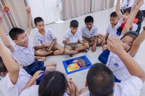 ภาพ No.282057:วันศุกร์ที่ 19 ธันวาคม พ.ศ. 2568 พิธีมอบโล่และใบประกาศเกียรติคุณ โครงการเจริญพระพุทธมนต์ธัมมจักกัปปวัตตนสูตร และวันรวมพลังเด็กดีV-Star ดาวแห่งความดี ผู้นำฟื้นฟูศีลธรรมโลกจังหวัดสระบุรี ณ ศูนย์ปฏิบัติธรรมสระบุรี