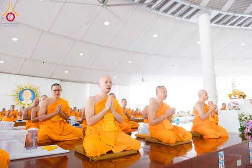 ภาพ No.329909:วันที่ 23 พฤษภาคม พ.ศ. 2569 พิธีถวายภัตตาหารเมนูสวรรค์ เพื่อการบรรลุธรรม ณ หอฉันคุณยายอาจารย์ฯ วัดพระธรรมกาย จังหวัดปทุมธานี