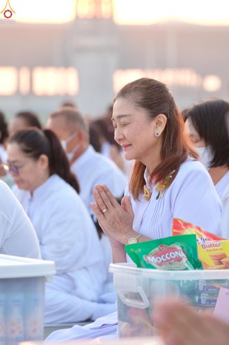 ภาพ No.279787:วันที่ 1 มกราคม พ.ศ.2569 พิธีตักบาตรในวันขึ้นปีใหม่ ณ ลานธรรม วัดพระธรรมกาย