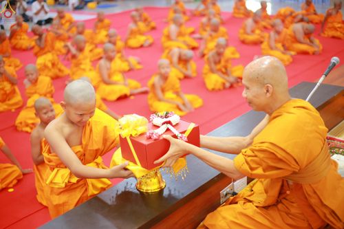 ภาพ No.320195:วันเสาร์ที่ 4 เมษายน 2569 พิธีตัดปอยผม ขอขมาผู้ปกครอง  มอบบาตร-ผ้าไตร และพิธีบรรพชาสามเณร 87 รูป  ณ ศูนย์ปฏิบัติธรรมระยอง(บ้านช่องลม)  ต.บางบุตร อ.บ้านค่าย จ.ระยอง