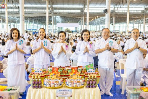 ภาพ No.311313:วันอาทิตย์ต้นเดือนที่ 1 มีนาคม พ.ศ.2569 พิธีตักบาตร และ พิธีบูชาข้าวพระ ณ สภาธรรมกายสากล วัดพระธรรมกาย